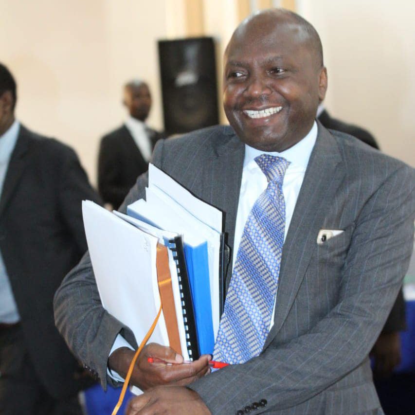 Between Wafula Chebukati and Donald Kipkorir who looks like a GOOD lawyer? Like for Kipkorir. Retweet for Chebukati

Collins Injera #Azziad iebc president ruto