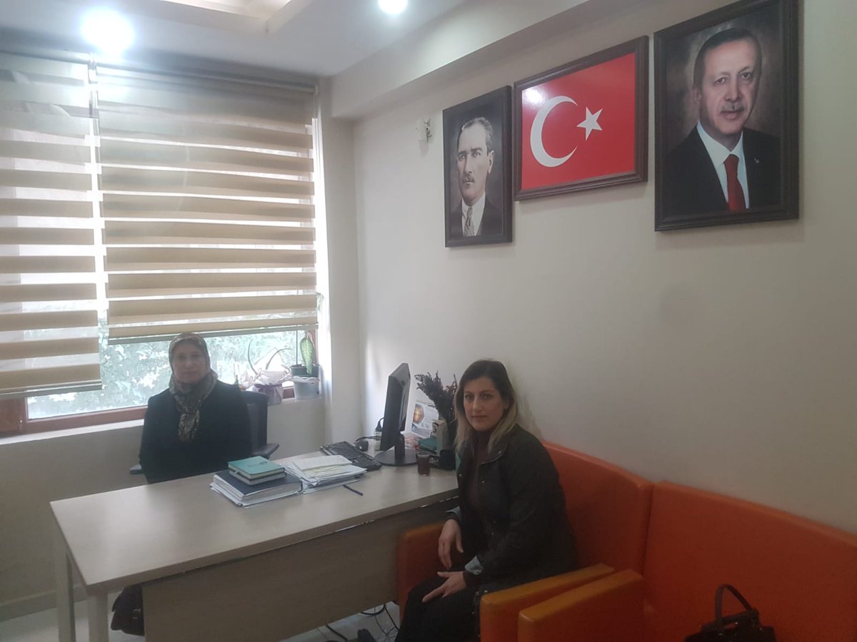 DefneAkkadin's tweet photo. AK Parti Defne İlçe Kadın Kolları Yönetim Kurulu Üyesi  Sn. Zeynep Urfalıoğlu nöbet görevini icra ediyor çalışmalarından dolayı teşekkür eder, nöbetinde başarılar dileriz. https://t.co/iPILzKiLBW