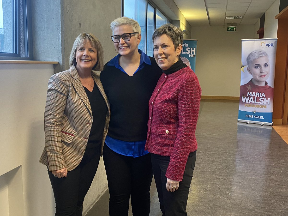 MariaWalshEU's tweet photo. It’s a real pleasure to be in @ATU_GalwayCity today, as we host a debate on the future of Europe with @EPinIreland. The session is moderated by Thomas Kramer. Thank you to @OFlynnATU and colleagues for facilitating with rich student engagement. #Europe 🇪🇺 https://t.co/gfmr2fjSEN