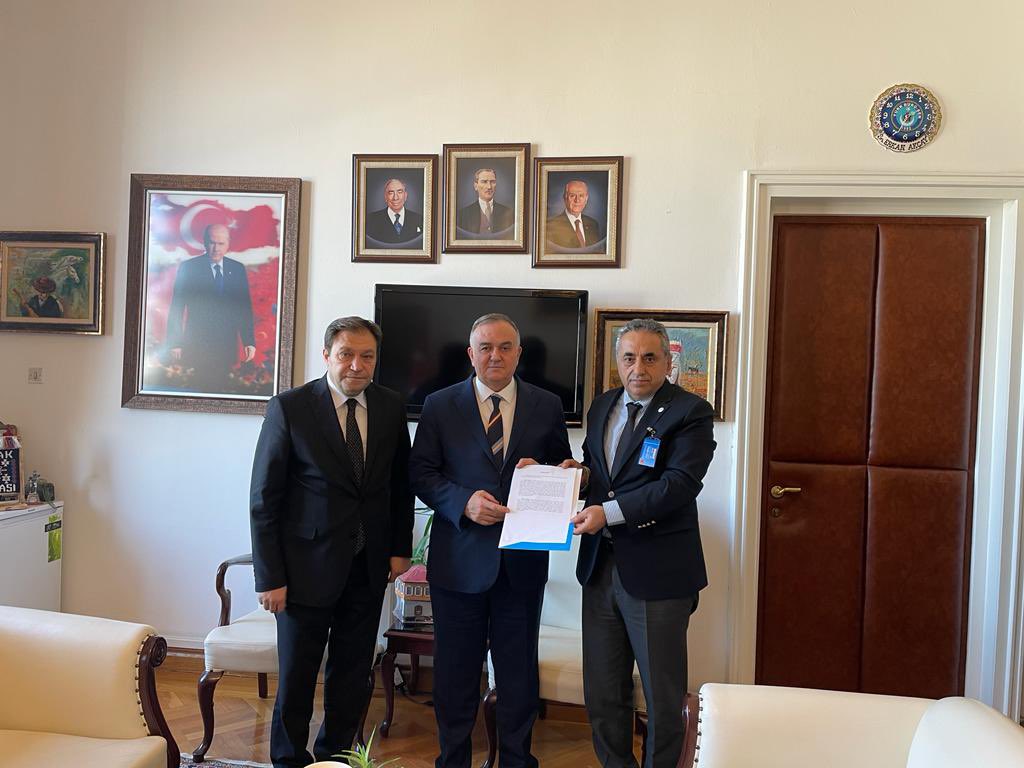 TurkBuroSenGM's tweet photo. Genel Başkanımız Türkeş Güney, Türk Haber-Sen Genel Başkanı Yücel Kazancıoğlu ile MHP Grup Başkanvekili ve Manisa Mv Erkan Akçay’ı ziyaret ederek, Gelir İdaresi Başkanlığını tarafından yapılan ortak sınavla mağdur edilen Gelir Uzmanlarına ait kanun teklifini TBMM’ye taşıdı. https://t.co/x58qg3BbkX
