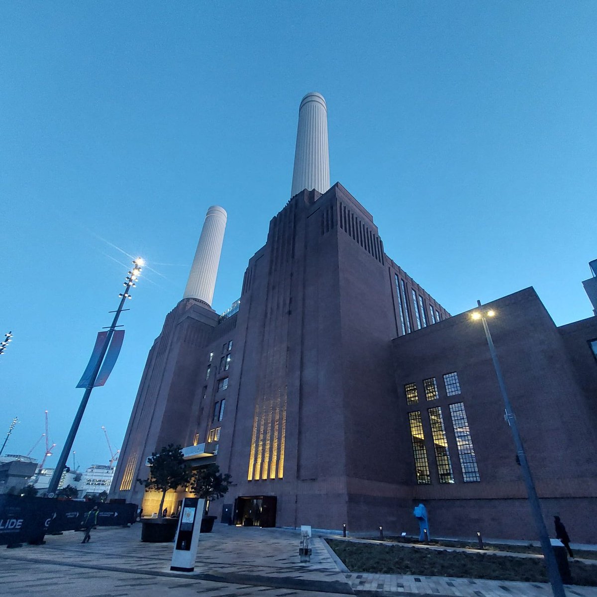 _studio_smile_'s tweet photo. Great fun, food and drinks with the @lucidenvironments team last week at Londons @BatterseaPwrStn and the new @chimneylift109 – Big thank you for the invite! https://t.co/UQv1z2zcyI