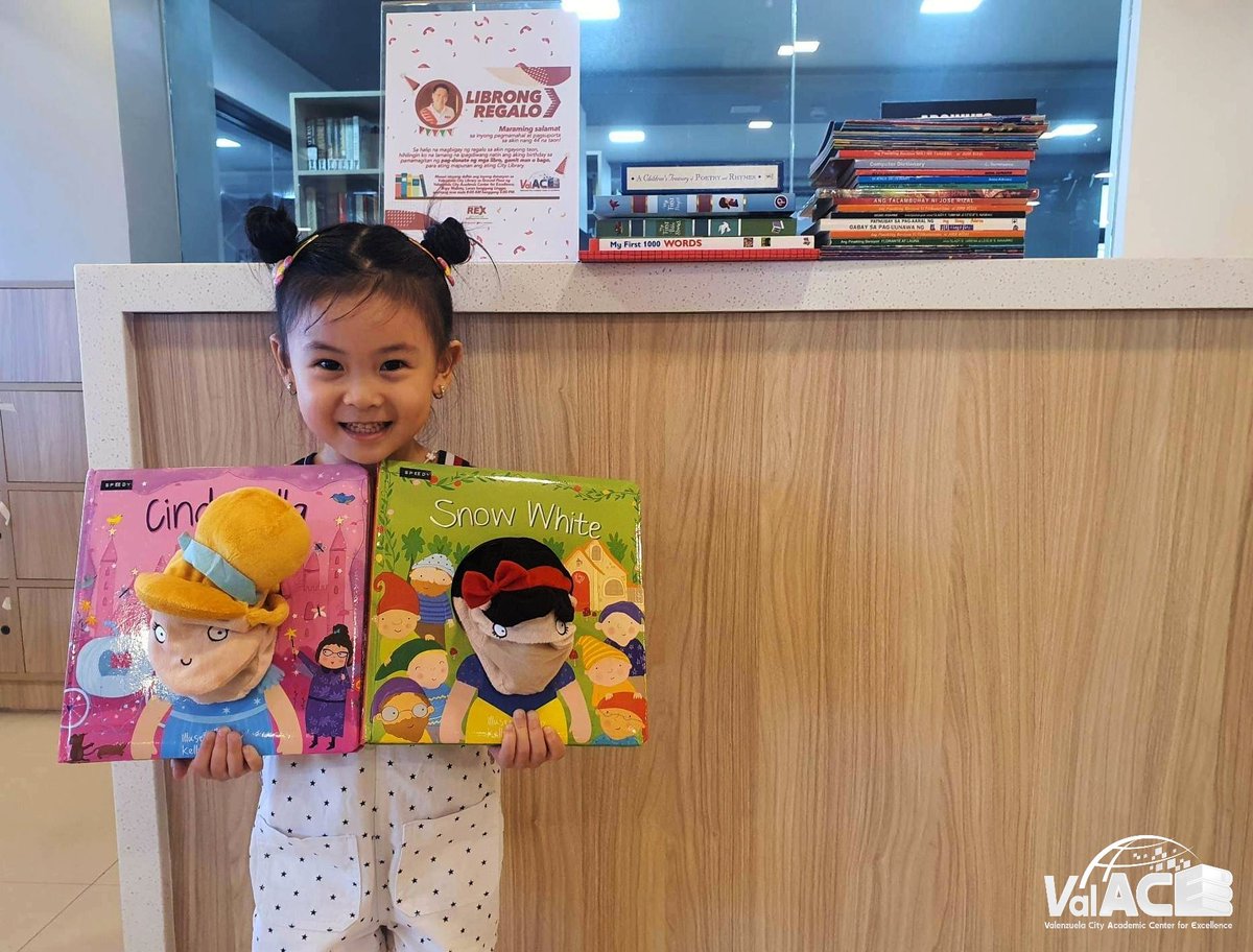 valcitylibrary's tweet photo. Seven year old Speedy Sy donated part of her collection!
Thank you very much to the support of her parents so that she can bring these books to the Valenzuela City Library.
Great addition to the Children's Section.
#BirthdayBookDrive #ValACE #ValenzuelaCityLibrary https://t.co/qpCwDgHDxA