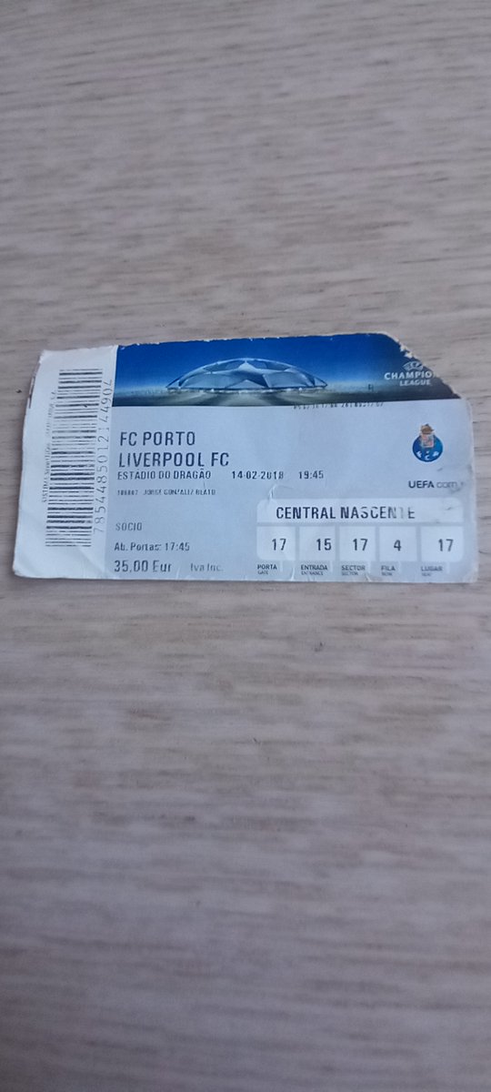 Tuautemmightred's tweet photo. De una de las cinco veces que bajé a Portugal para que los Reds del @LFC no caminasen solos.

Tres de ellas a Porto, querida ciudad hermana, tan lejos y tan cerca.

Lluviosa jornada de tascas y goles en compañía de @fonsotero y Fontaiña.

J.Toti como maestro de ceremonias. https://t.co/q8dBb3oIL5