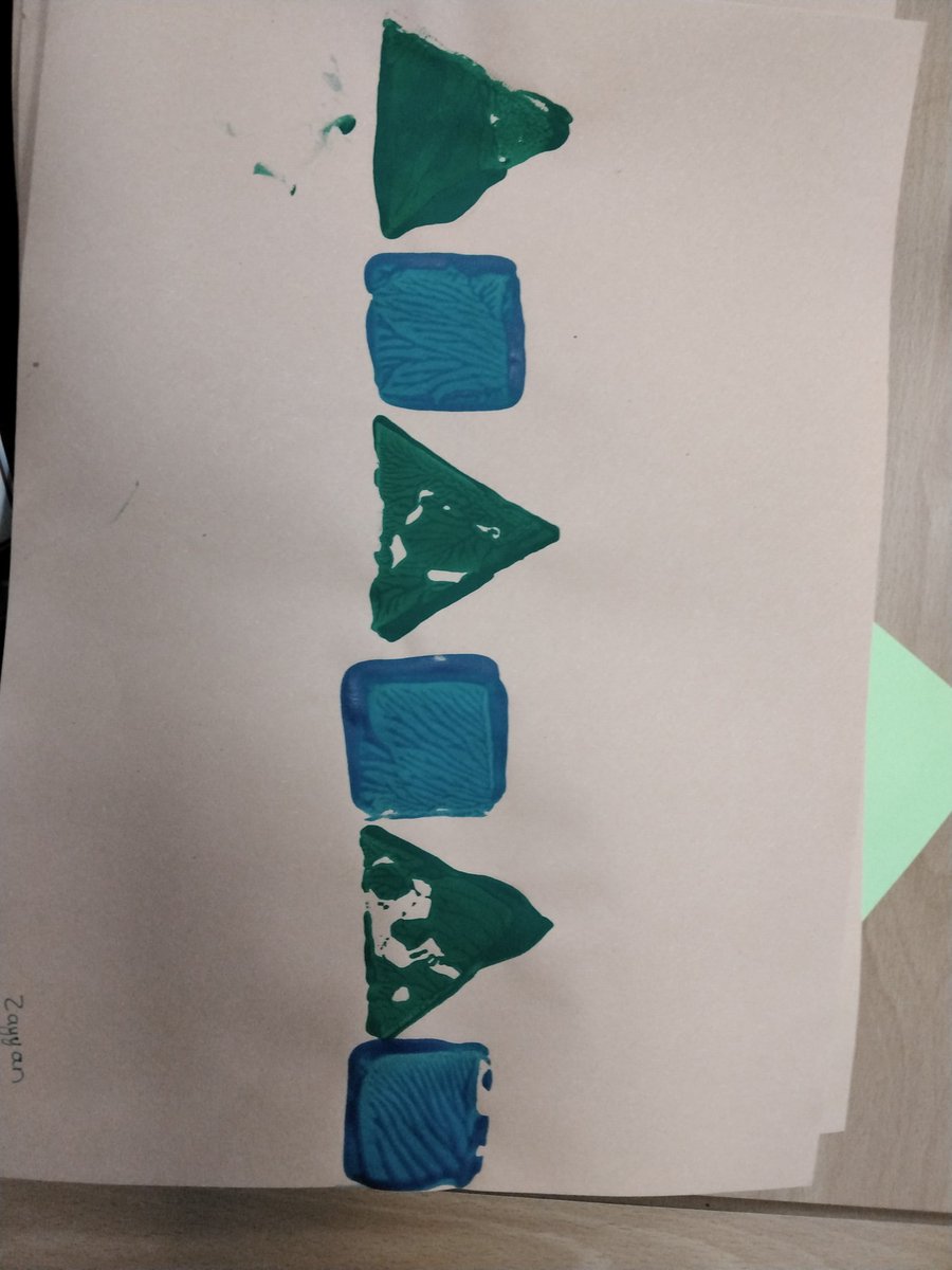 MarlboroughPrim's tweet image. #shootingstars We are creating our own patterns. #maths #repeatedpattern #2Dshapes