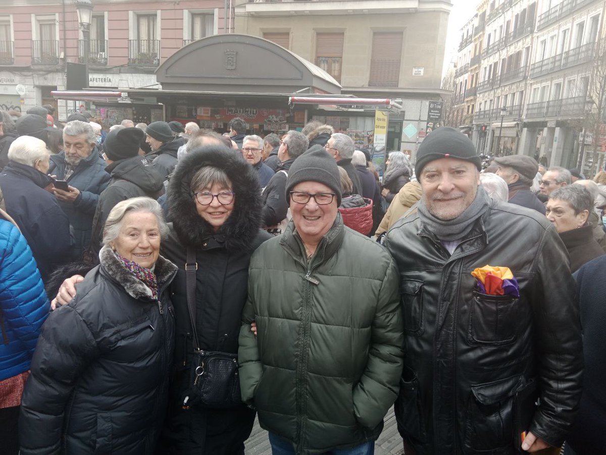 Hace 46 años la extrema derecha asesinó e hirió en Madrid a varios abogados laboralistas. Allí fueron a manifestarse mis padres entonces con sus compañeros y allí ha vuelto hoy mi madre como cada año. Atocha, hermanos, nosotros no olvidamos ✊