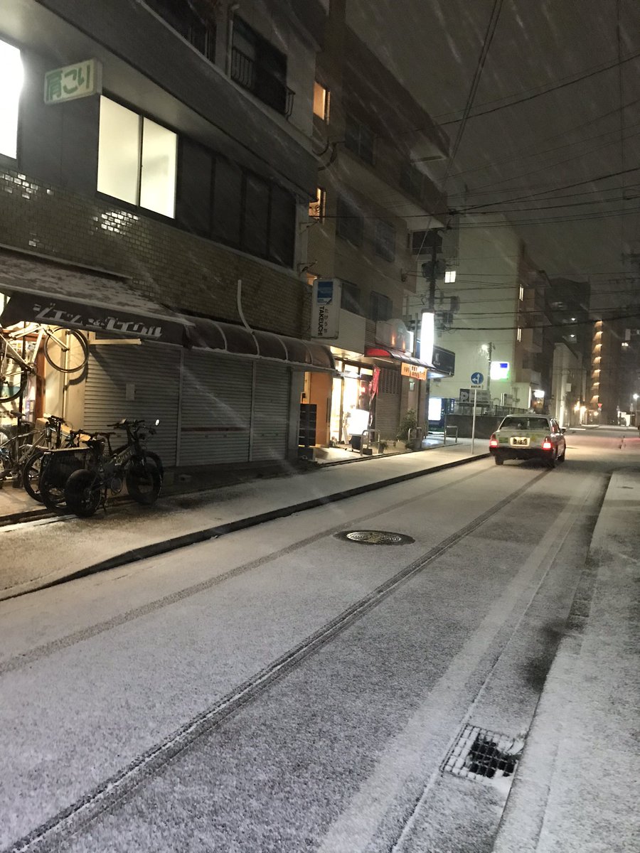 How76YxxyM8jf4G's tweet image. あーーッという間に外が一面銀世界になってしまいましたので、遺憾ながら、本日は撤退することに決定致しました😭
明日は天候に問題が無ければ平常通り14時ごろから絶叫営業の予定でございます😁👍
#jetcycle #一時撤退のお知らせ #明日もやるよ #すごくやるよ