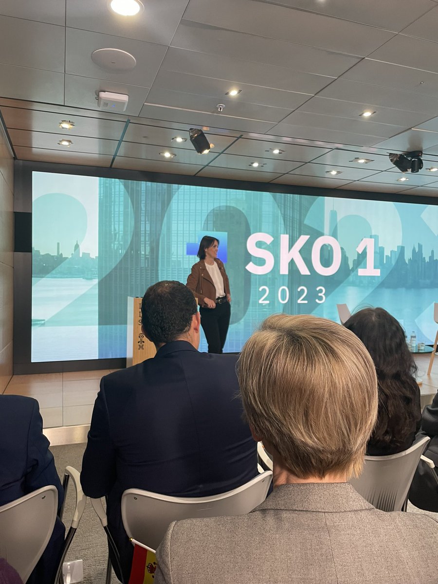 AlejandroBenit8's tweet photo. @IBM lanza gran evento formativo SKO1 al mismo tiempo en varios países entre otros con la participación de Patrick Zammit Europe CEO de TD SYNNEX https://t.co/8sokT7dQkl