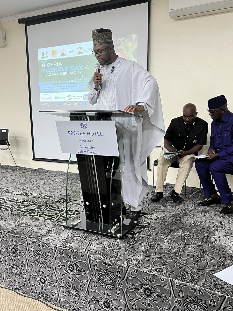 AfricanCashew's tweet image. Babatola Faseru, the ACA President, delivering a speech at the ongoing #NigeriaCashewDay &amp;amp; #Flagoff in #Benincity.