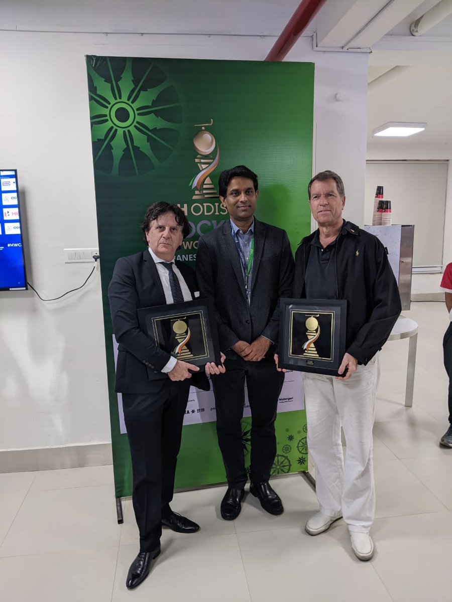 FranceinKolkata's tweet photo. Vive l’amitié franco-allemande 🇫🇷 & 🇩🇪 Post match camaraderie 🥂at @HockeyCup match hosted in @BSCL_BBSR, India @Naveen_Odisha 🙏 on 23rd January 23. Es lebe die deutsch-französische Freundschaft! Special thanks ♥️ to @rvineel_krishna @sports_odisha for being such a #gracioushost https://t.co/wVGhia9JRO
