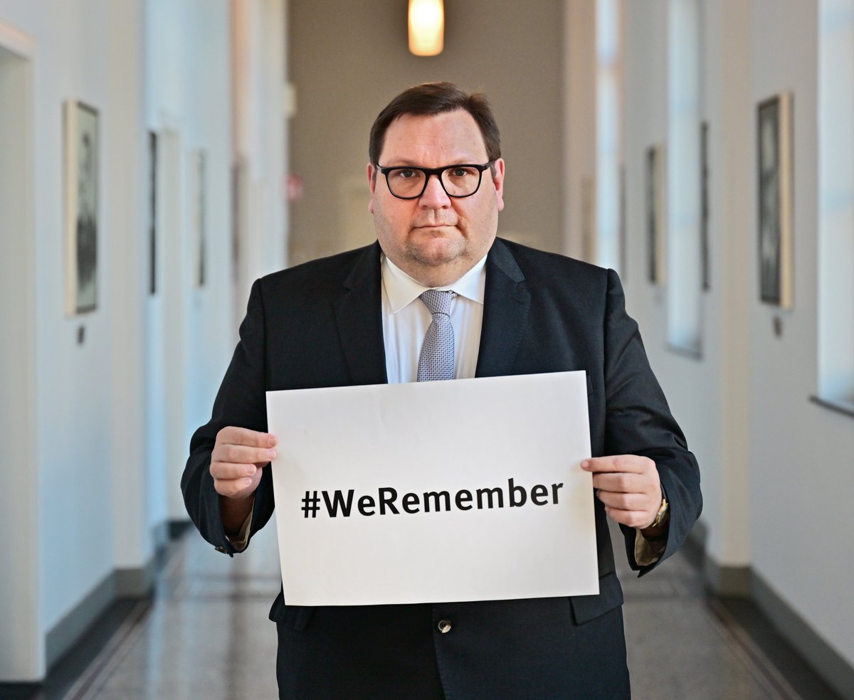 Am 27. Januar gedenken wir der Opfer des Holocaust. In der Woche des Gedenktages findet jährlich die #WeRemember Kampagne des „World Jewish Congress“ statt. Unser OB Frank Meyer beteiligt sich daran. #GegendasVergessen #NeverForget