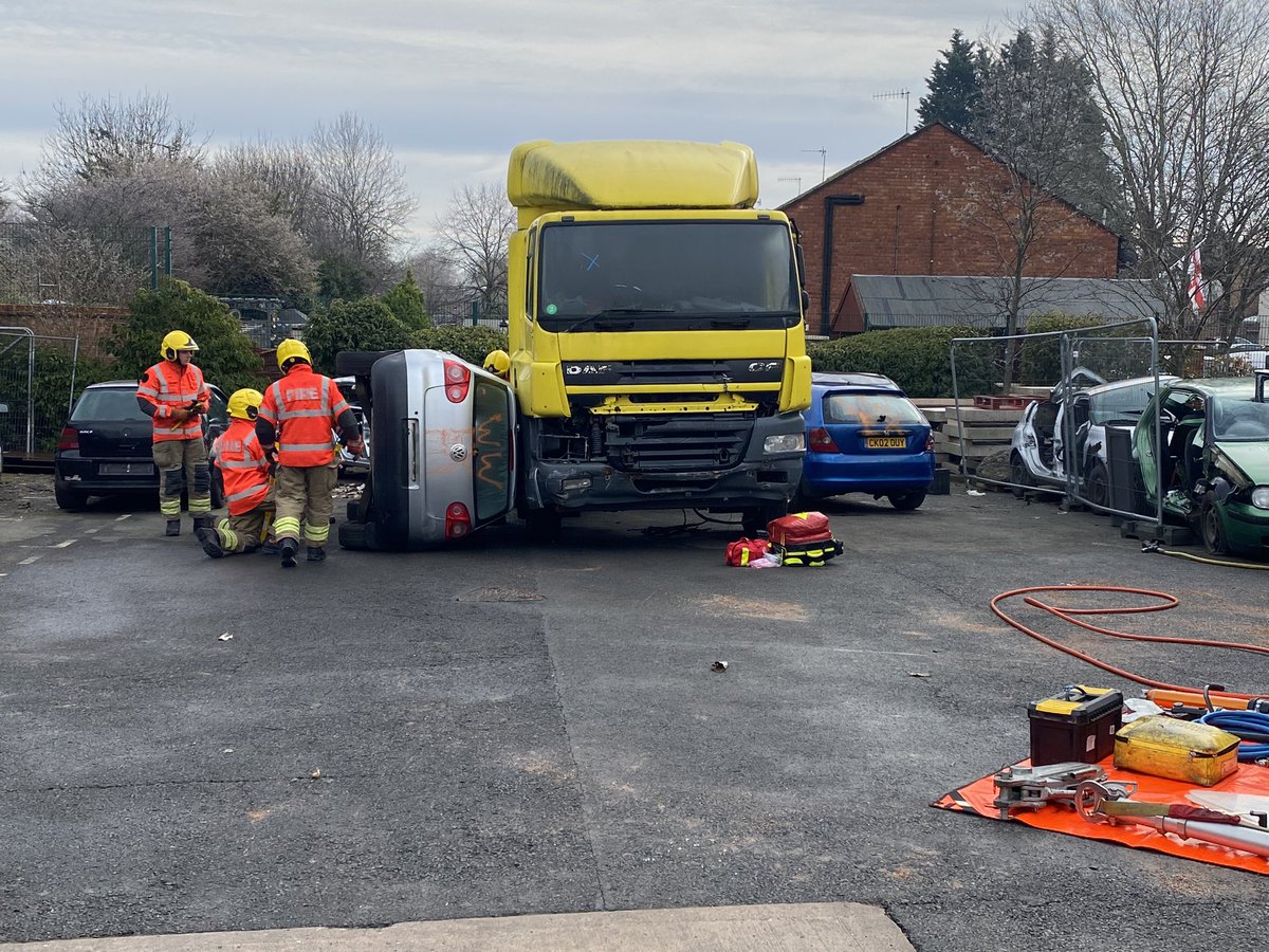 HWFireDroitwich's tweet photo. A little complex RTC exercise completed from the crews at Droitwich, @HWFireEvesham @HWFireBGrove this weekend. As always, great working with crews from other stations to fine tune our skills in a variety of situations. https://t.co/BITTWL6nlV