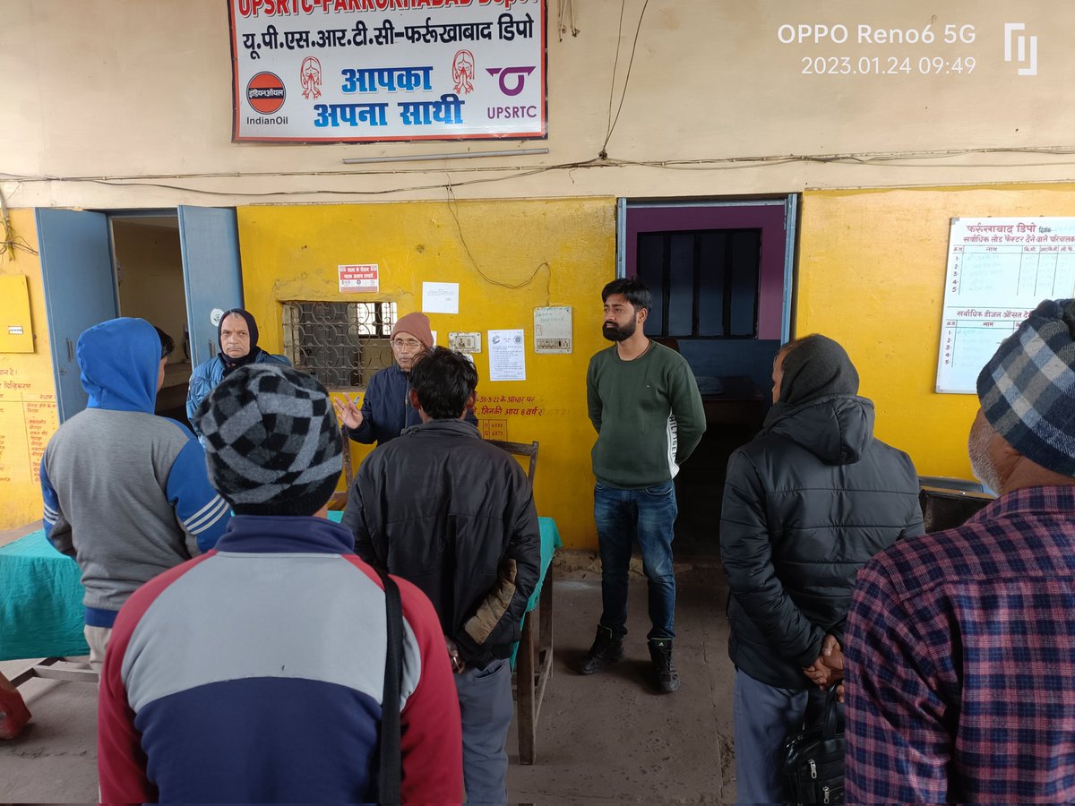 दिनांक 24-01-2023 को फर्रुखाबाद डिपो में सहायक क्षेत्रीय प्रबंधक महोदय द्वारा चालकों और परिचालक को सुरक्षित संचालन और बरसात के समय वाहनों को  धीरे और सुरक्षित  चलाने हेतु और इनकम और डीजल औसत बढ़ाने हेतु निर्देशित किया गया