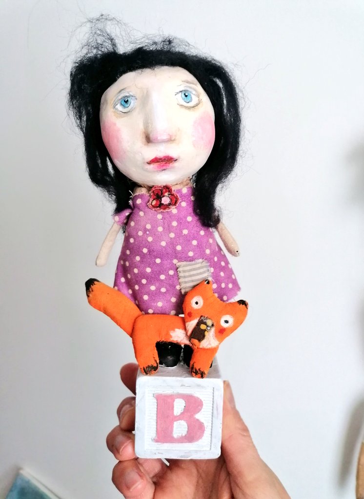 Good morning #earlybiz 😊
Working on a new crazy lady today but I wanted to share this little one I made last week. I hope to make more in this style very soon for sale 😊
Happy Monday everyone!

Littlebirdofparadise.bigcartel.com

#MHHSBD #shopindie #SmallBusiness #craftbizparty