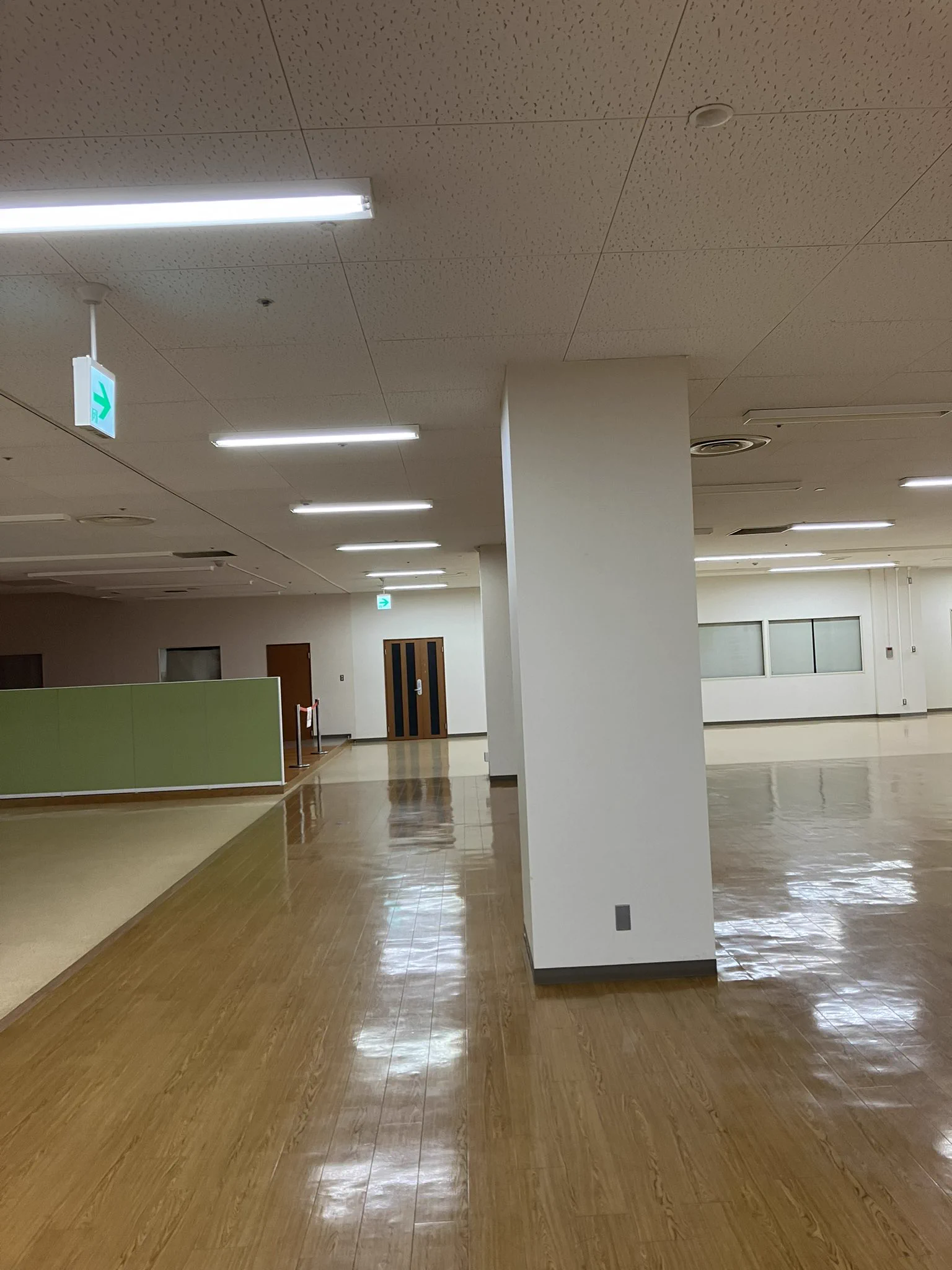 @roma1953827 田舎のショッピングセンターなんてこんなもん 