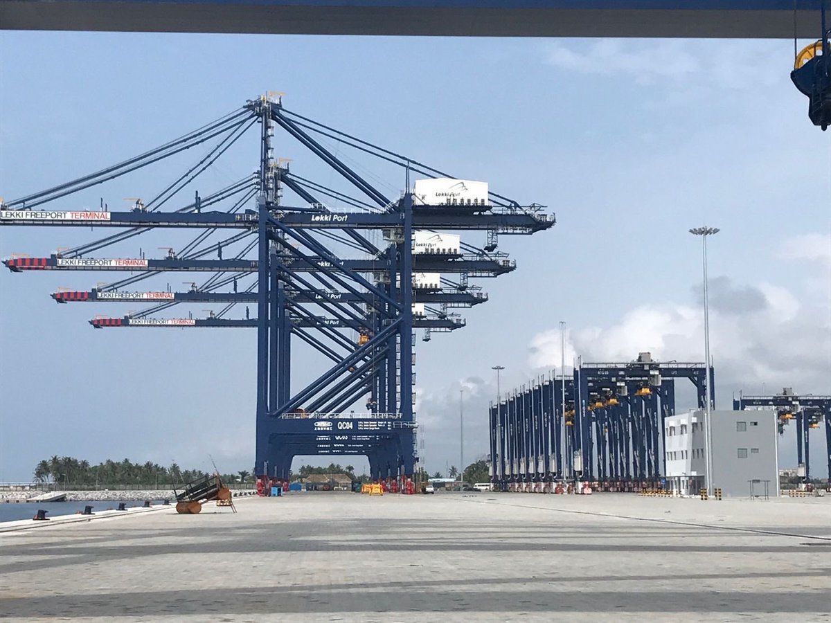 AfricaFactsZone's tweet photo. Nigeria's President Buhari has inaugurated Nigeria's deepest sea port, $1.5 billion Lekki Deep Sea Port in Lagos State, Nigeria.
It is located at the heart of the Lagos Free Trade Zone.
It spans 600 meters, and has the capacity to contain over 16,000 standard containers. https://t.co/yXmFs5wz9S