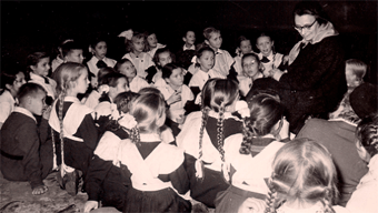 #GaurkoEgunez jaio zen 1893an Elisa Uritz, nafar andereño, pedagogo eta ekintzailea, Tafallan (h. 1979).
eu.wikipedia.org/wiki/Elisa_Uri…