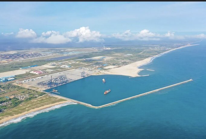 AfricaFactsZone's tweet photo. Nigeria's President Buhari has inaugurated Nigeria's deepest sea port, $1.5 billion Lekki Deep Sea Port in Lagos State, Nigeria.
It is located at the heart of the Lagos Free Trade Zone.
It spans 600 meters, and has the capacity to contain over 16,000 standard containers. https://t.co/yXmFs5wz9S