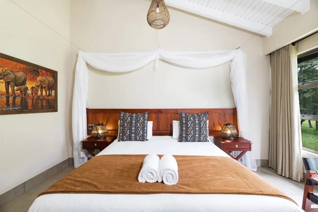 ScottyPhoto's tweet photo. When the rooms look this good its easy to photograph them! What do you think of the new look Hwange Safari Lodge I photographed  few weeks ago? #commercialphotographer #hospitalityphotography #tourismphotography #hotelphotography #hotelphotographer #scottyphotography https://t.co/tTxgkAFWzi