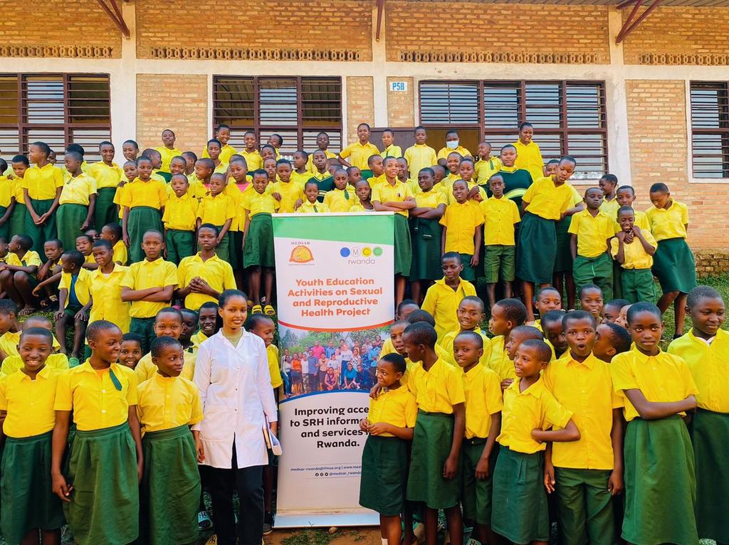 YEAMG_MEDSAR's tweet photo. @medsar_rwanda through it's #YEASRHProject has been impacting youth in schools of Rwanda by equipping them with knowledge regarding prevention of #UnintendedPregnancies among youth, practicing #MenstrualHygiene, and awareness for their Sexual and Reproductive Health and Rights https://t.co/yd52eeO0wd