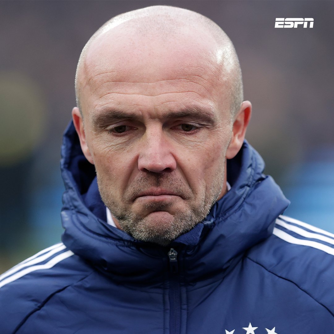 ESPNnl's tweet photo. "Alfred Schreuder mag blijven na crisisberaad" ✅