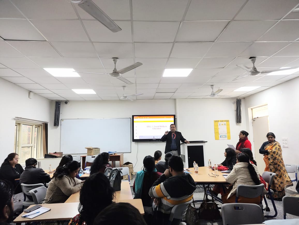 rgargmansa's tweet photo. Social media is the ultimate equaliser. It gives a voice and a platform to anyone willing to engage.” ~Amy Jo Martin 

In TDC Co Learning session, w are dweling into #socialmedia 
Why, what, need is being understood and acceptance is being made
@Dir_Education 
@TDCProgram https://t.co/yItYbOV4Xm
