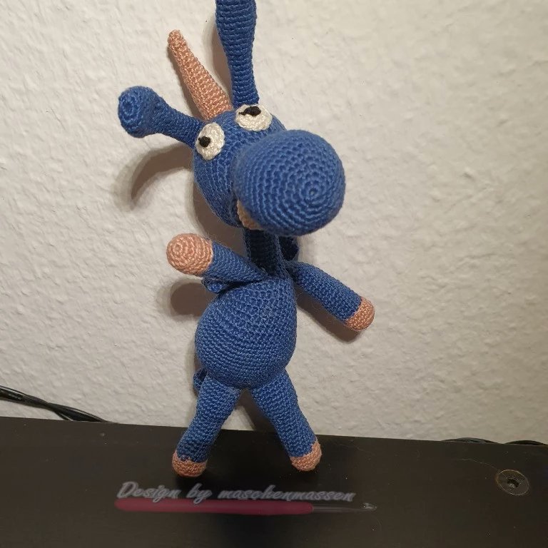 maeuerle25's tweet photo. Nun bin ich fertig! 😁 erkennt mich jemand?

#maschenmassen #häkeln #amigurumi #handarbeitsclub #häkelnmachtglücklich #häkelnistwiezaubernkönnen #häkelnmachtsüchtig #häkelnistmeinyoga #einhorn https://t.co/koizOHPd7R