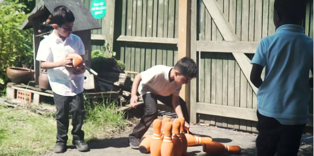 SirenFilmsLtd's tweet photo. These guys will bowl you over- its a game of skittles highlighting counting, socialising, games and outdoor play #earlyyears #outdoorplay #ELGs #maths #eytalking #eymatters https://t.co/XZkbC7wUZG