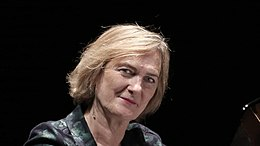 #GaurkoEgunez jaio zen 1961ean Beatriz Arzamendi, gipuzkoar musikagilea, Arrasaten.
eu.wikipedia.org/wiki/Beatriz_A…