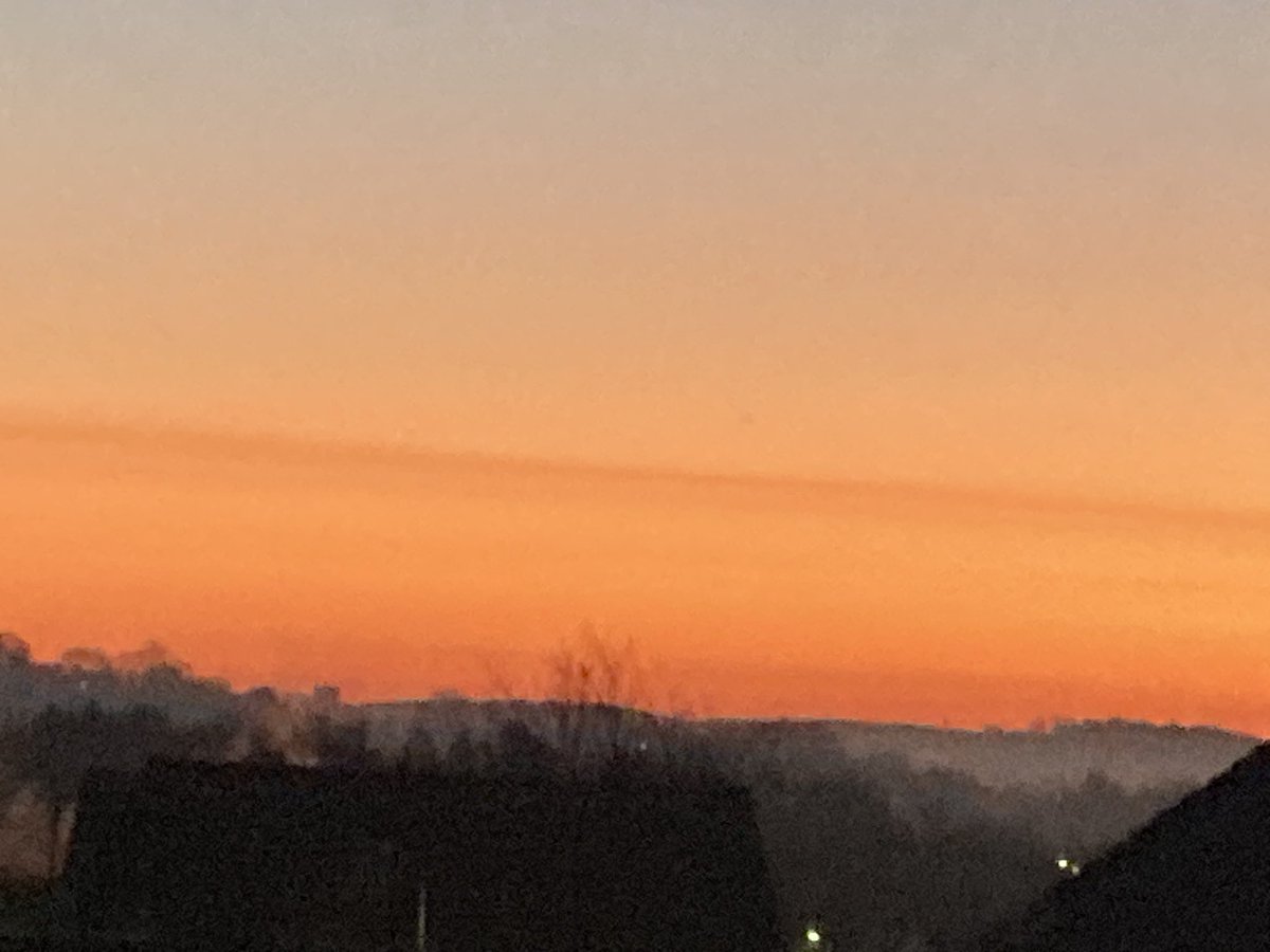 Another beautiful #sunrise to start the day.
Let hope #Tuesday will be as #productive as #Monday was.
Great start to the week.
Have a great day all
#customsoftware #quotation #invoicing #jobmanagement #datasolution #TimeIsMoney