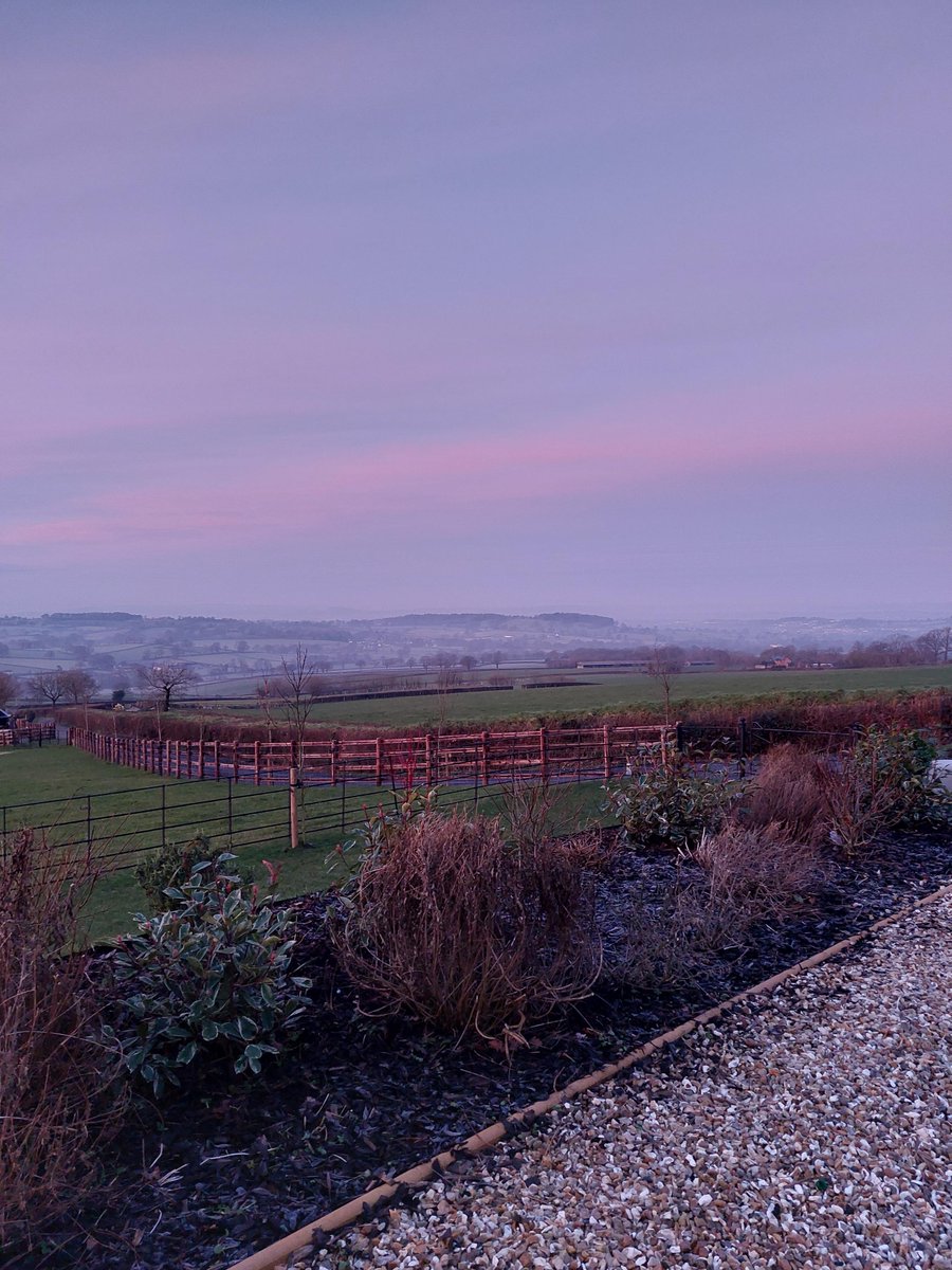 Beautiful start to a cold frosty morning at The Cedars #blackdownluxurylettings #blackdownhills #sleeps10
