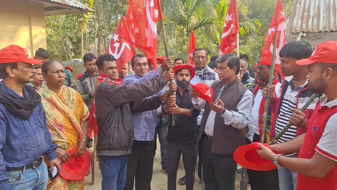 AdritaSFI_07's tweet photo. 100's of people from various political parties are coming to associate with Communist Party of India (Marxist) in Tripura in the last week.
#BringBackLeft https://t.co/AjijHJon5y