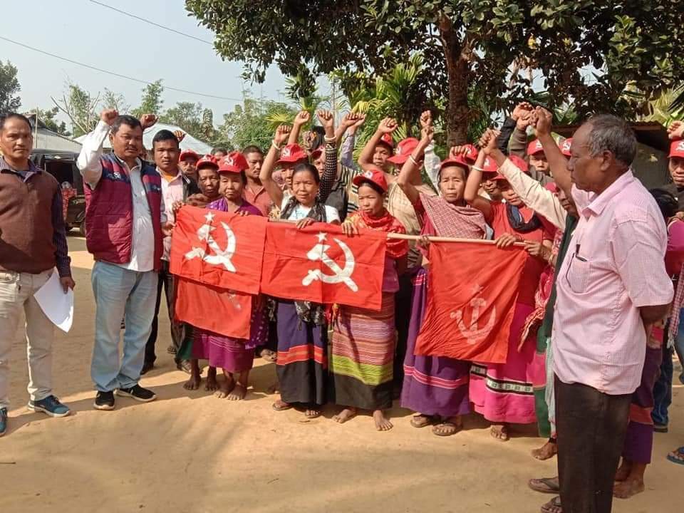 AdritaSFI_07's tweet photo. 100's of people from various political parties are coming to associate with Communist Party of India (Marxist) in Tripura in the last week.
#BringBackLeft https://t.co/AjijHJon5y