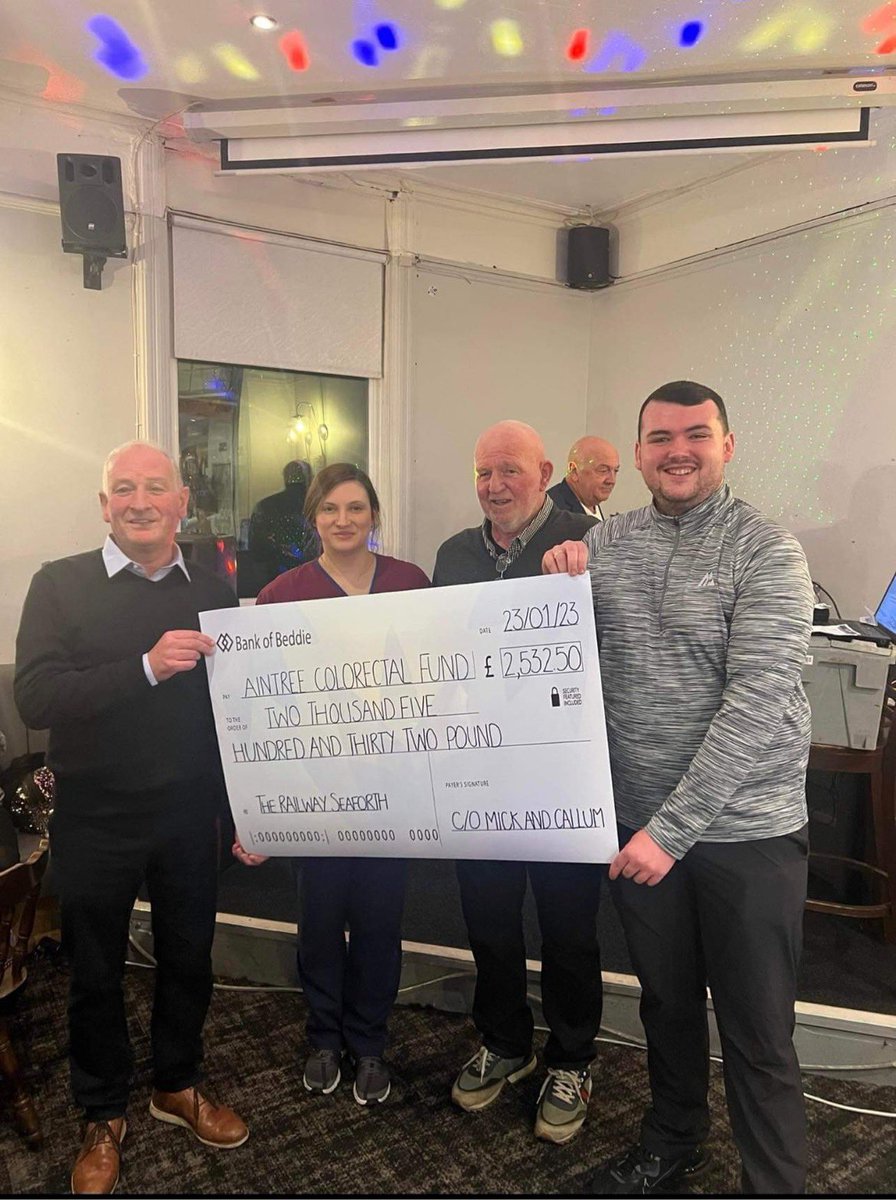 Admiral_Taverns's tweet image. Amazing achievement from our licensees at the Railway in Litherland, who raised over £2,500 for MacMillan, by hosting a brave the shave night 👏🏻 

#CommunityPubs #supportinglocalcommunities
