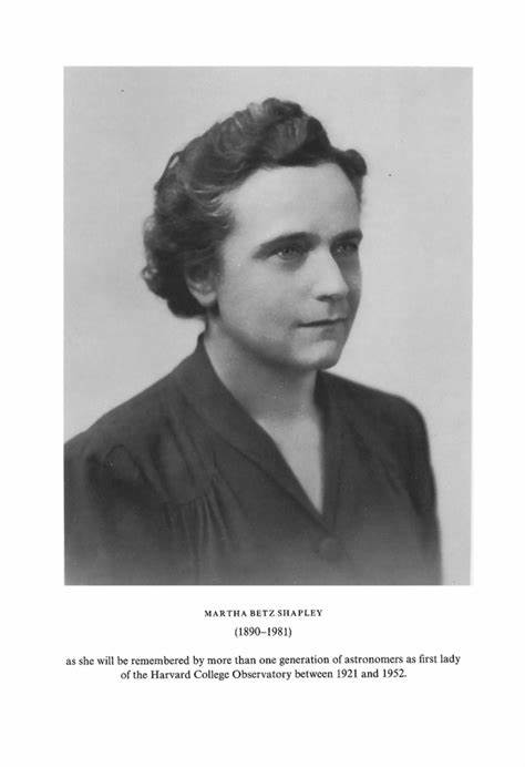 #GaurkoEgunez hil zen 1981ean Martha Betz Shapley, estatubatuar astronomoa, izar bitar eklipsatzaileei buruzko ikerketarengatik ezaguna (j. 1890).
#emakumeakzientzian <a href="/EmakZientzian/">Emakumeak Zientzian</a> 
eu.wikipedia.org/wiki/Martha_Be…