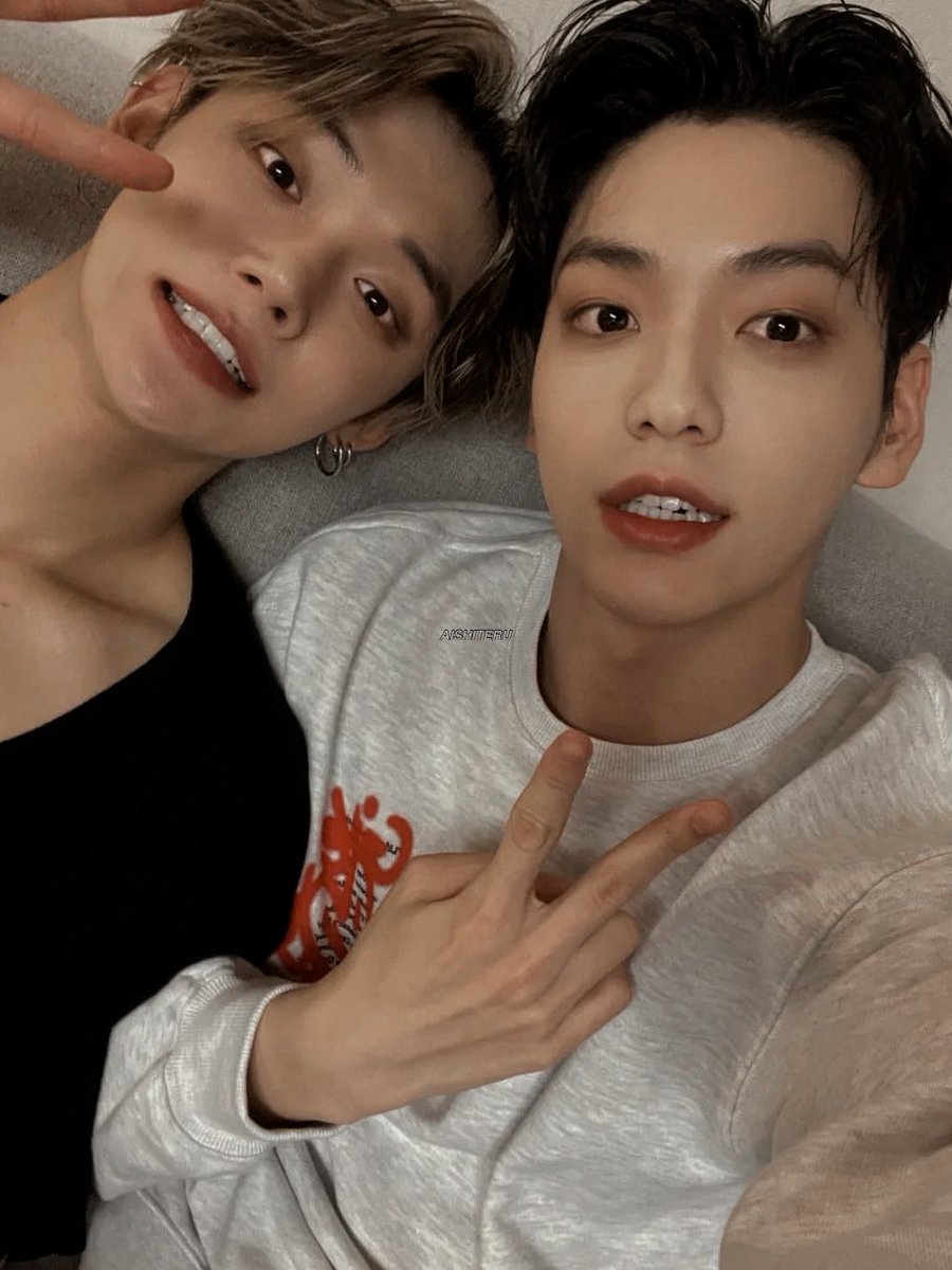 AlSHITEIRU's tweet photo. if you never fell out of the sky I don't know what I would do, I wouldn't trade one thousand lives for the one I have with you ♡ ☽ ☼ https://t.co/pH3BmKaK8K
