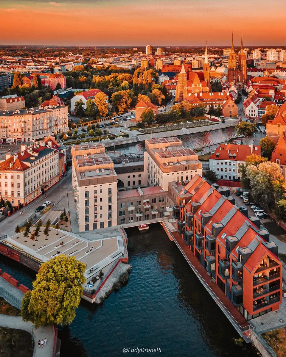 wroclaw_info's tweet image. Wrocław w obiektywie 📸 instagram.com/ladydronepl 🤩