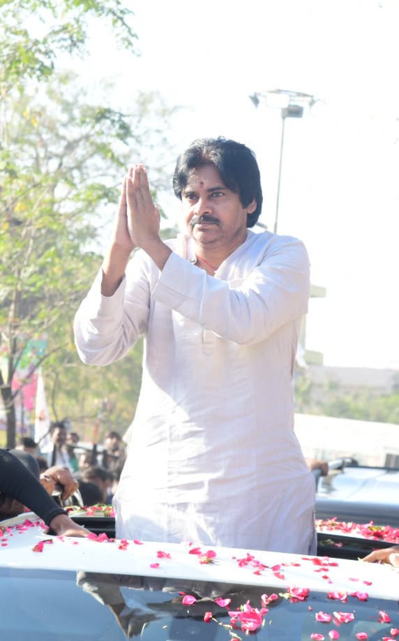 SureshPRO_'s tweet photo. .@PawanKalyan at #Kondagattu #JanaSenaChaloKondagattu
#PawanKalyan 
https://t.co/XoJygKfoFA