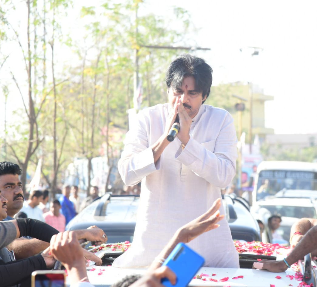 SureshPRO_'s tweet photo. .@PawanKalyan at #Kondagattu #JanaSenaChaloKondagattu
#PawanKalyan 
https://t.co/XoJygKfoFA
