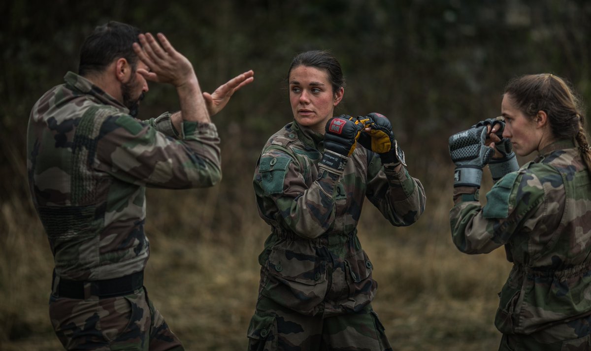 armeeszne's tweet photo. 🤼‍♀️ A l'occasion de cette #JournéeInternationaleDuSportFéminin nous mettons à l'honneur ces femmes qui participent à la protection de nos citoyens ! 💪

#SportFeminin #JeSuisunSoldat https://t.co/YkYBiJZzqV