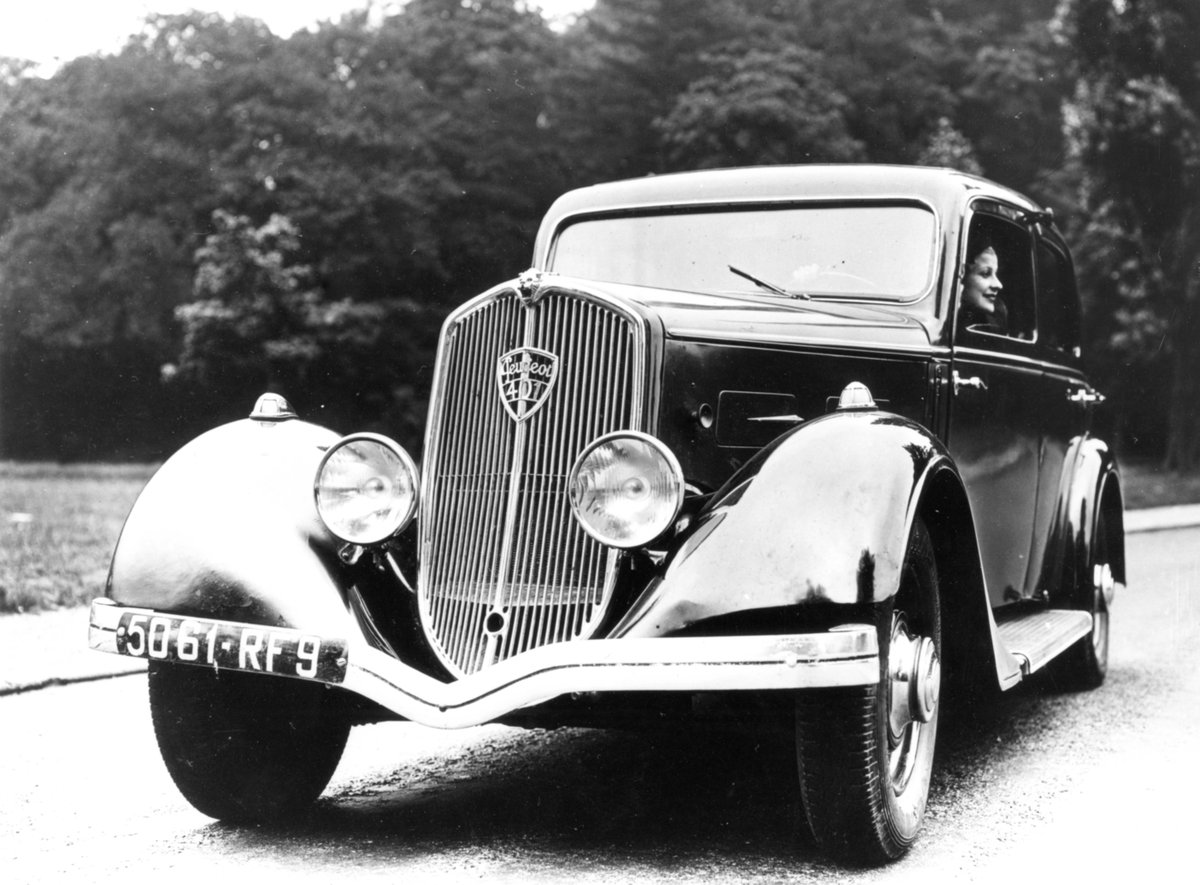 AventurePeugeot's tweet photo. L’Aventure Peugeot sous le signe de l’Allure au salon
@RetromobileFR ! Rétrospective des #PEUGEOT "série 4" de la 401 à la 405 auprès de la #nouvelle408, une rare #205Griffe pour les 40 ans du #sacrénuméro, la moto #P515 "Records du monde" de 1934… 🦁
👉https://t.co/NHUg1wuQqc https://t.co/ENkmdpM0FN