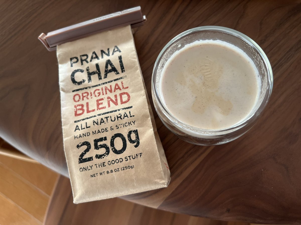 hH6bO9cbXP7dFh1's tweet photo. ちょいと休憩です。
スペシャルティコーヒー屋の定番☕️
#PRANACHAI でまったり~😊
おやつは、#アッシュ のお菓子🍫
LE CHOCOLATE DE H だよね?
今日もまたまだ、一日は長いですね~💧
#コーヒー好きな人と繋がりたい
#チョコレート https://t.co/stoZc2JMnB