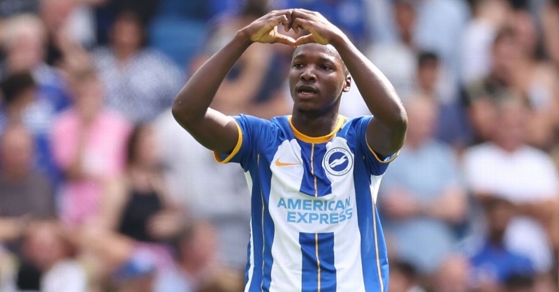 caughtoffside's tweet photo. 🚨 EXCLUSIVE 🚨

🇪🇨 Moises Caicedo has officially changed agents, @FabrizioRomano confirms...

🔵 Chelsea remain in the race, but he's not their only option 

🔴 Arsenal &amp; Liverpool also being kept informed on Caicedo

Full story 👇👇