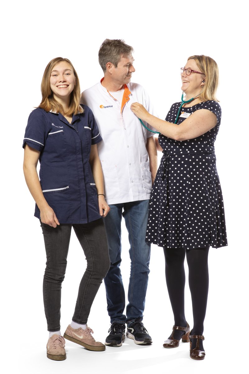 Dit hele gezin werkt bij Florence en dat hebben we te danken aan moeder Minke. florence.nl/familieverhalen
#wijzijnflorence #wijzijnouderenzorg #ouderenzorg #magazine #familie #familieportret