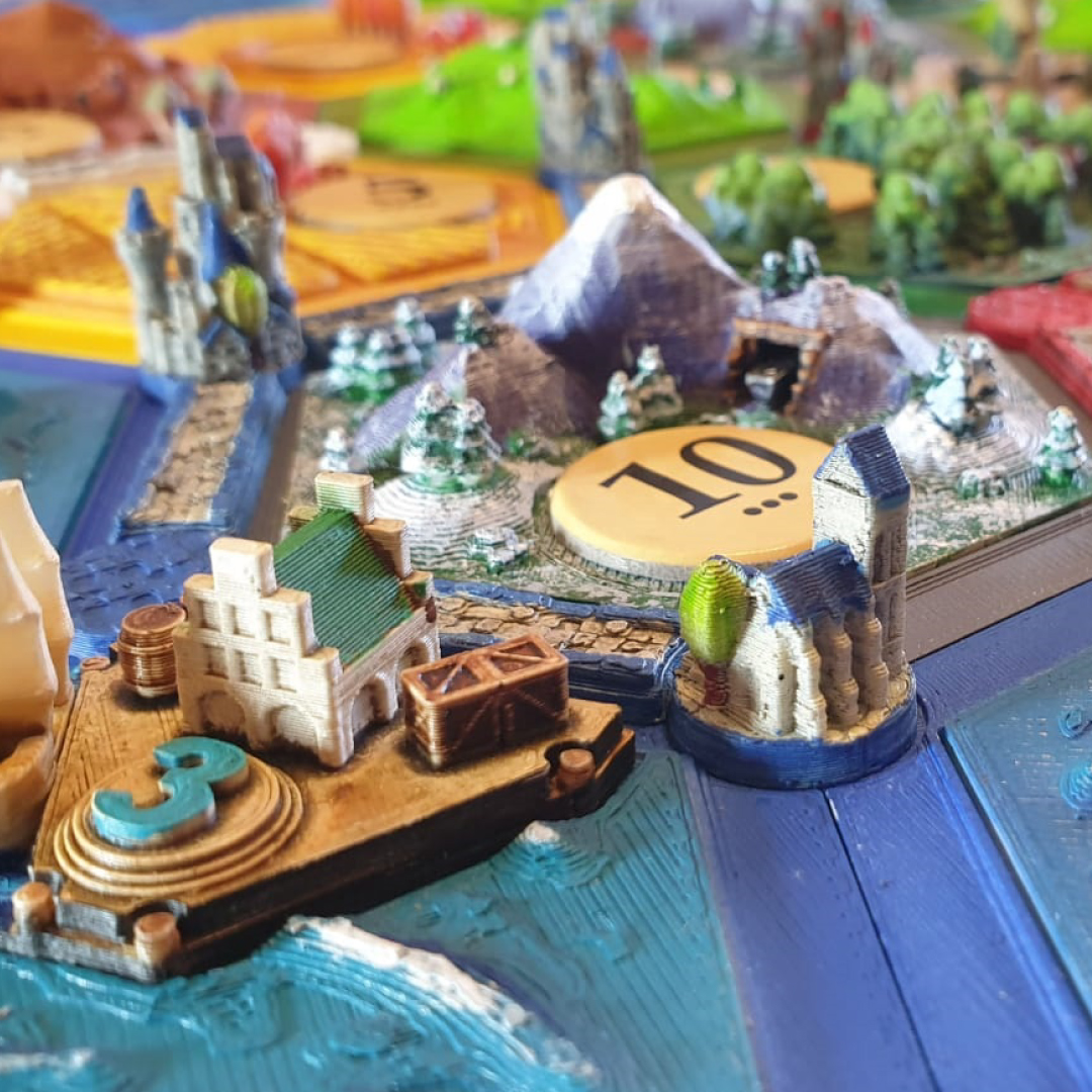 After a long wait and many hours of painting, the Settlers of Catan Set is finally finished! 😍 We are in awe of how it turned out, fully painted and ready for gaming. 🎲🎲 Thank you to Petrus from our DIY Discord Community for sharing his awesome project.