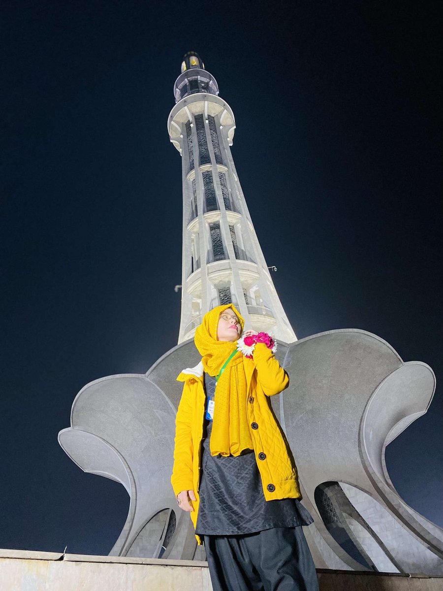 nayabbatool89's tweet photo. یہ جو لاہور سے محبت ہے۔۔ 
یہ کسی اور سے محبت ہے۔۔
#Lahore #minarepakistan #PakistanZindabad https://t.co/1uNkyt7sMl