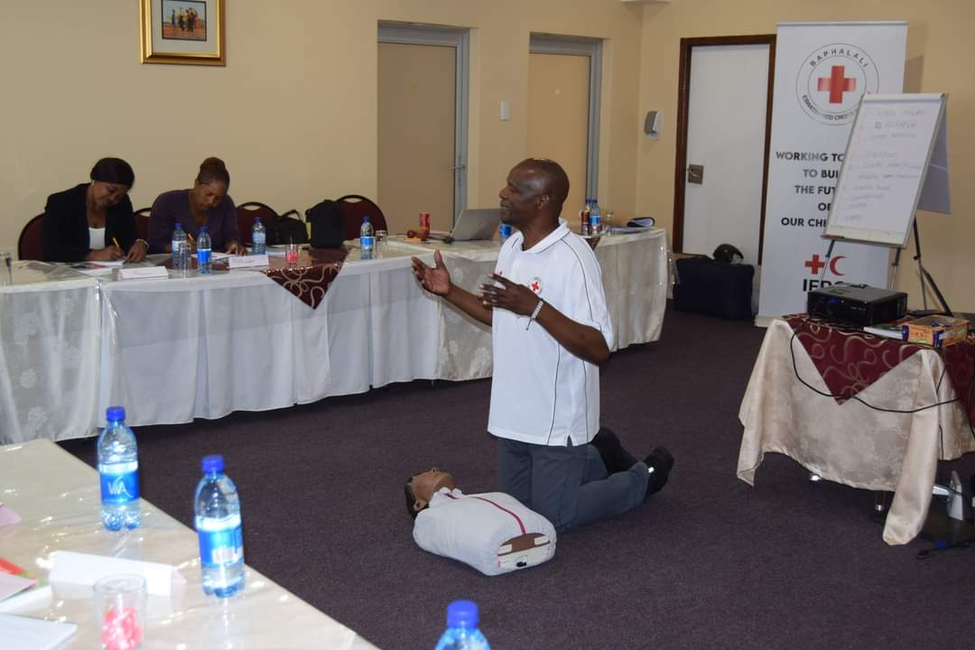 Baphalali Eswatini Red Cross Society is currently training 11 Teachers from 11 schools around Sigombeni clinic’s catchment areas on First Aid skills. 
The training will ensure that pupils are attended to immediately after any accidents at school. #LearnFirstAidandSaveLives