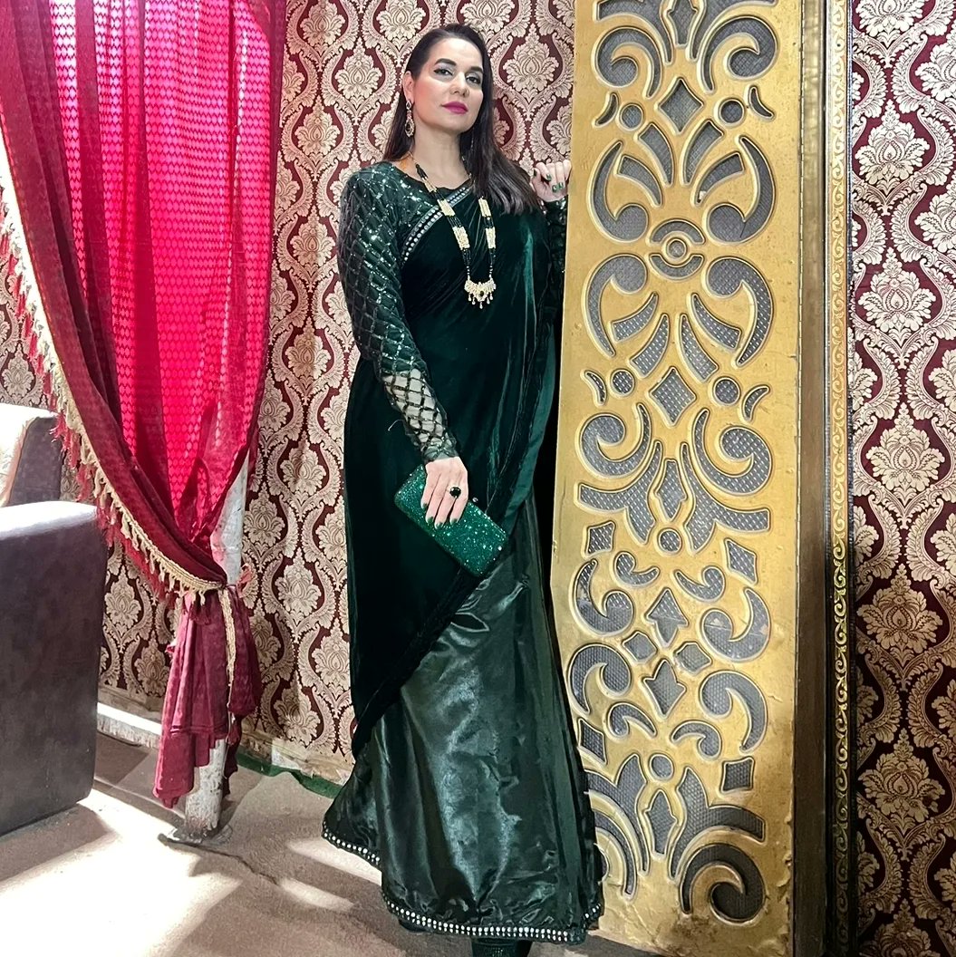 muskan_jay's tweet photo. saree clutch jewellery wedding look #muskanjay #28บิวอยู่bocจบ #BBTitians #BBTitans2023 #OscarNominations2023 #WWERaw https://t.co/wHhhrNpMh8