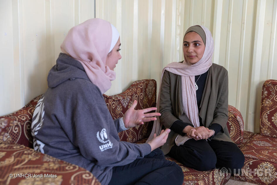 Refugees's tweet photo. Rasha is 18. She lives in Azraq Refugee Camp, Jordan.
 
She met @GhazalMia after earning a DAFI scholarship to go to university. Education is a human right! 📚 #EducationDay https://t.co/k6Wqw28CN4