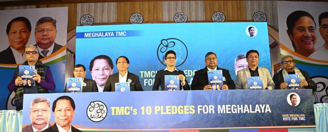 KhelaHobe2024's tweet photo. Towards a better future, we strive! 
Our National Gen.Sec. Shri @abhishekaitc announced our TEN PROMISES to the people of Meghalaya. 
We pledge to cater to people, understand their concerns, and address their grievances.
Better days are on the horizon.
#TMCForMeghalaya
#KhelaHobe https://t.co/b2AskiR450