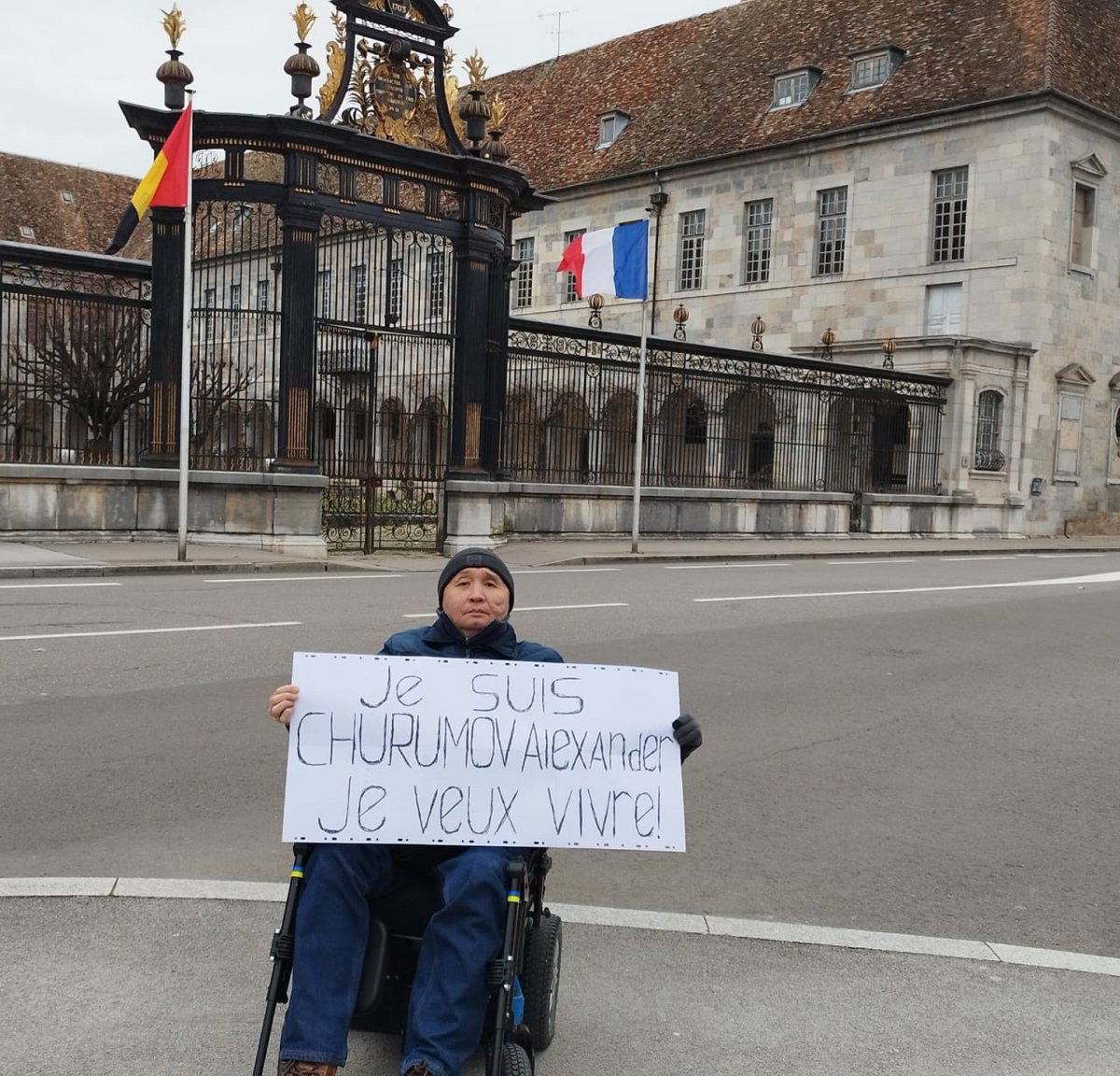 Ugraina's tweet photo. Політичний емігрант та член Конгресу ойрат-калмицького народу Алєксандр Чурюмов може бути виданий Росії урядом Франції. Зараз чоловік перебуває в Парижі, незабаром буде суд, на якому вирішиться справа про його статус. Питання стоїть про депортацію до Росії калмицького діяча. https://t.co/FLDi2axJWG